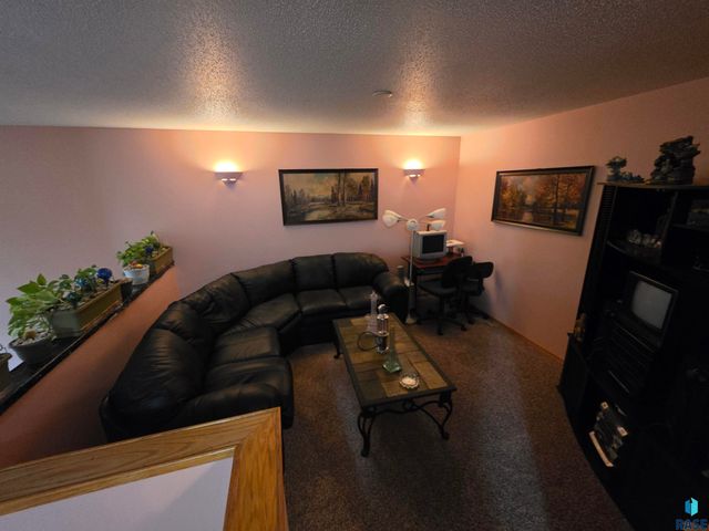 3333 W Ralph Rogers Rd, Sioux Falls, SD 57108