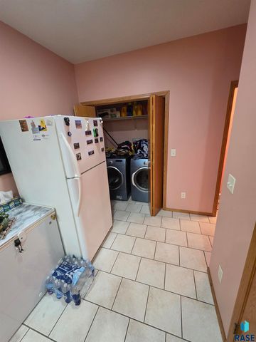 3333 W Ralph Rogers Rd, Sioux Falls, SD 57108
