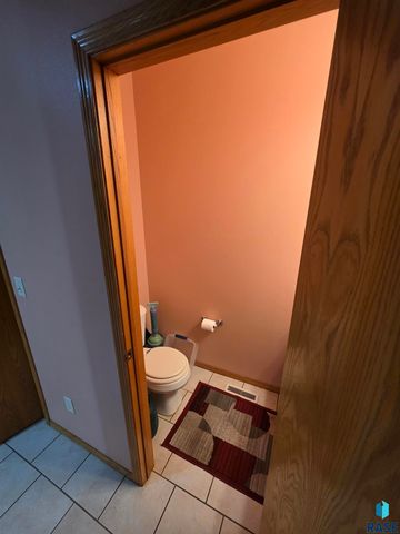 3333 W Ralph Rogers Rd, Sioux Falls, SD 57108