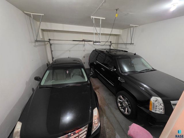 3333 W Ralph Rogers Rd, Sioux Falls, SD 57108