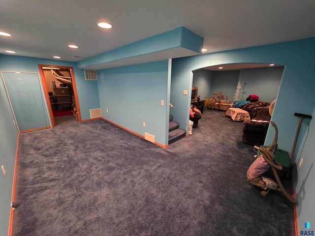 3333 W Ralph Rogers Rd, Sioux Falls, SD 57108