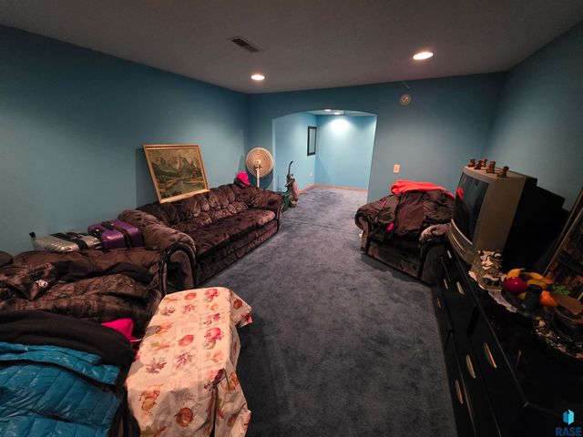 3333 W Ralph Rogers Rd, Sioux Falls, SD 57108