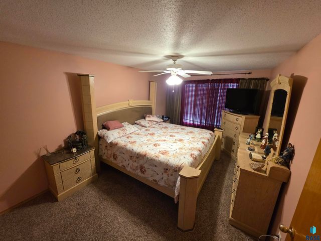 3333 W Ralph Rogers Rd, Sioux Falls, SD 57108