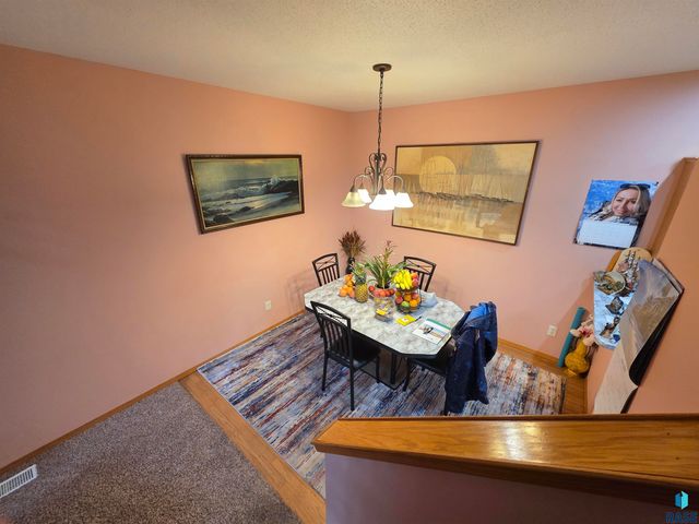 3333 W Ralph Rogers Rd, Sioux Falls, SD 57108