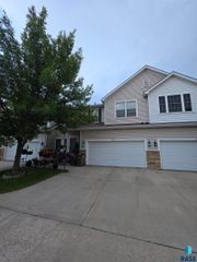 3333 W Ralph Rogers Rd, Sioux Falls, SD 57108