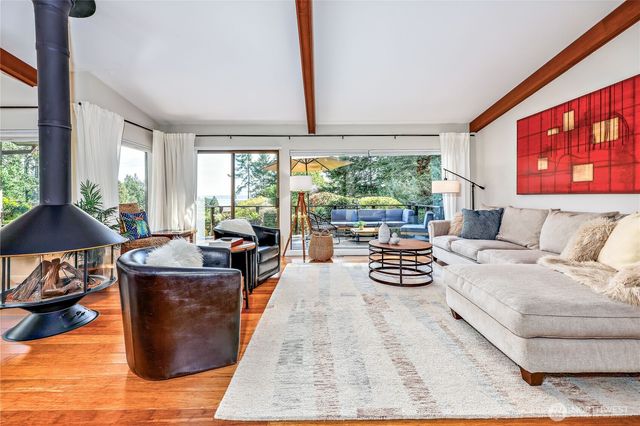 10413 NE Brackenwood Lane, Bainbridge Island, WA 98110