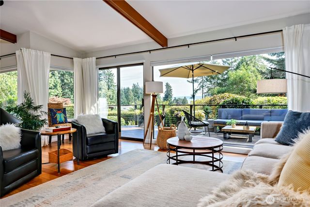 10413 NE Brackenwood Lane, Bainbridge Island, WA 98110