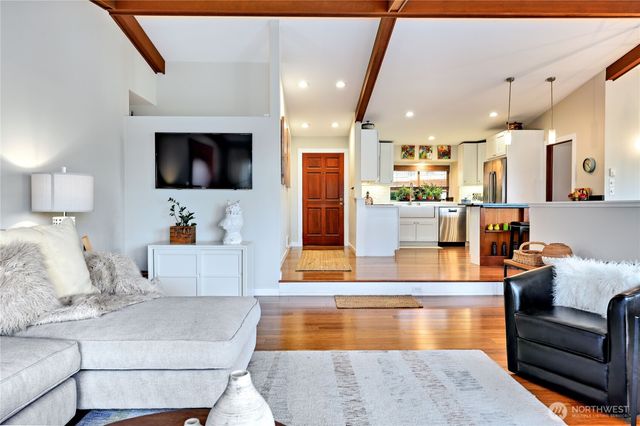 10413 NE Brackenwood Lane, Bainbridge Island, WA 98110