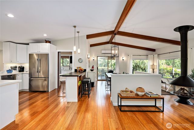 10413 NE Brackenwood Lane, Bainbridge Island, WA 98110