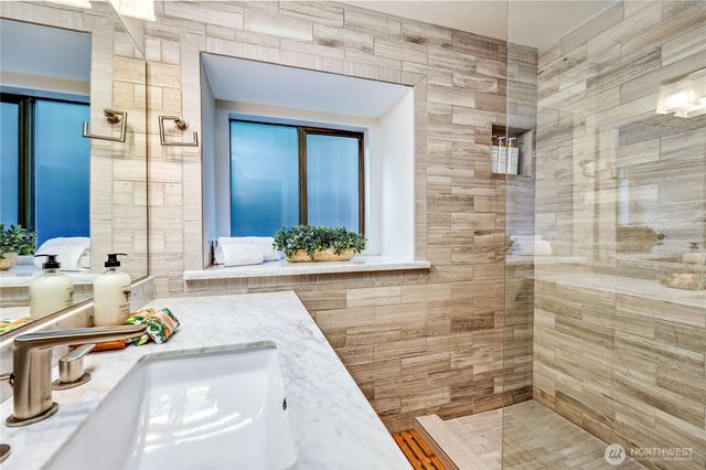 10413 NE Brackenwood Lane, Bainbridge Island, WA 98110