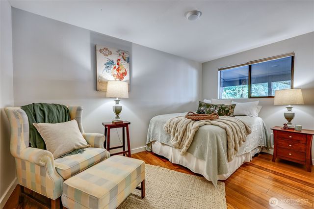 10413 NE Brackenwood Lane, Bainbridge Island, WA 98110