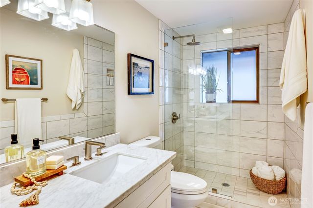 10413 NE Brackenwood Lane, Bainbridge Island, WA 98110