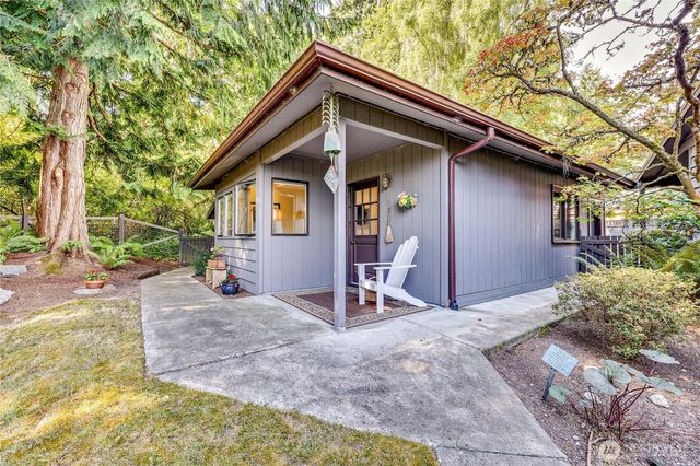 10413 NE Brackenwood Lane, Bainbridge Island, WA 98110