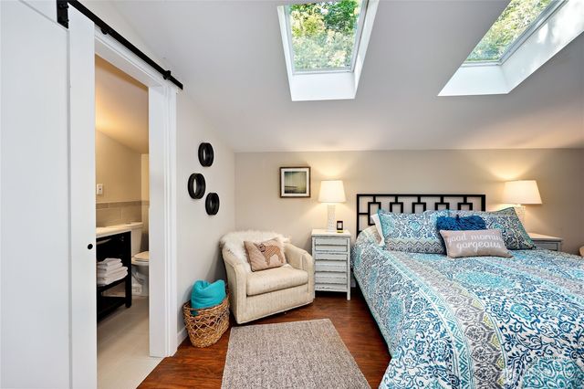 10413 NE Brackenwood Lane, Bainbridge Island, WA 98110