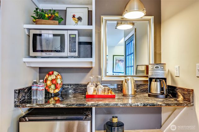 10413 NE Brackenwood Lane, Bainbridge Island, WA 98110