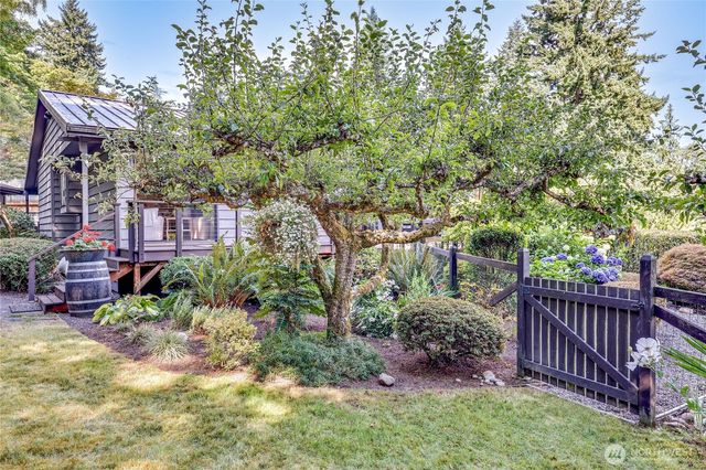 10413 NE Brackenwood Lane, Bainbridge Island, WA 98110