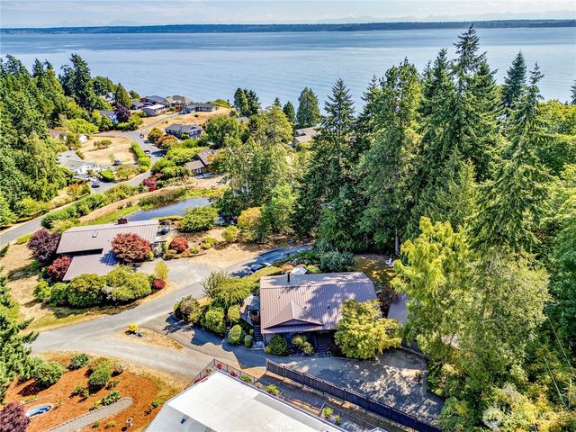 10413 NE Brackenwood Lane, Bainbridge Island, WA 98110