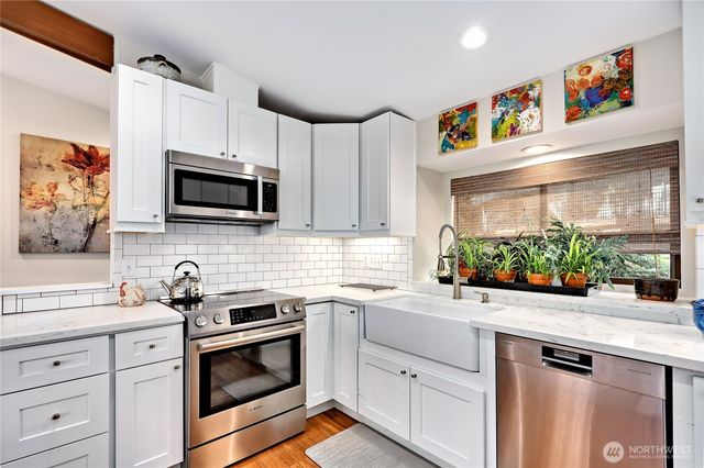 10413 NE Brackenwood Lane, Bainbridge Island, WA 98110
