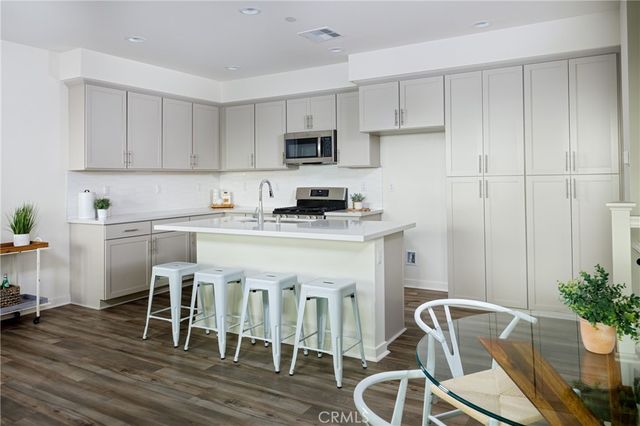 420 Coyote, Lake Forest, CA 92610