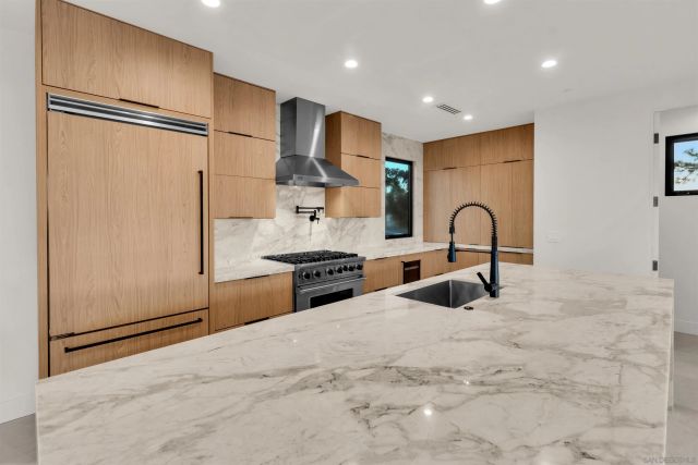 1009 Arcadia Road, Encinitas, CA 92024