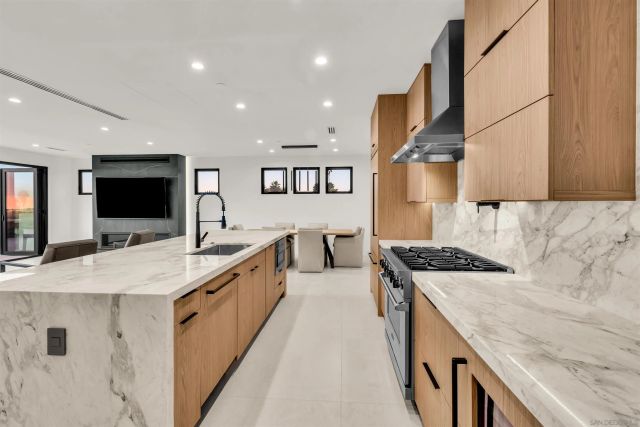 1009 Arcadia Road, Encinitas, CA 92024