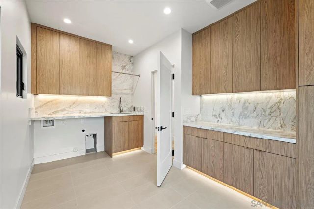 1009 Arcadia Road, Encinitas, CA 92024