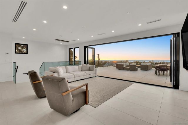 1009 Arcadia Road, Encinitas, CA 92024