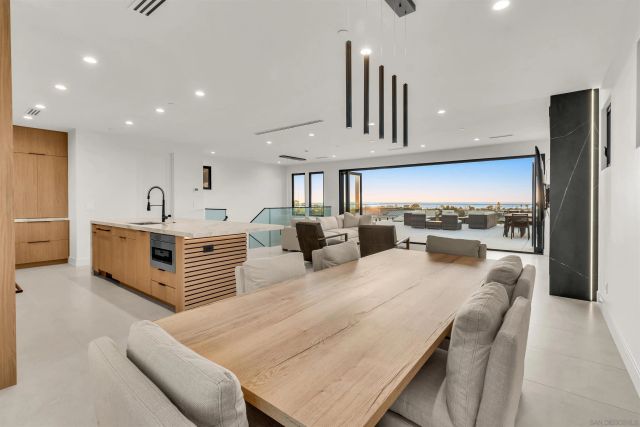 1009 Arcadia Road, Encinitas, CA 92024