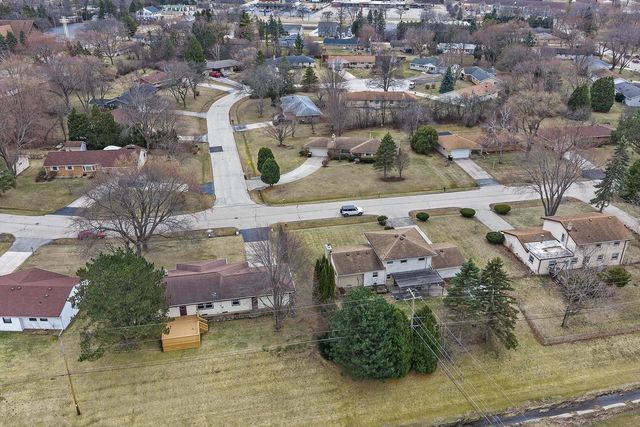 4884 W Willow ROAD, Brown Deer, WI 53223