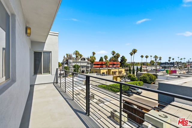 13337 Beach Avenue 403, Los Angeles, CA 90292