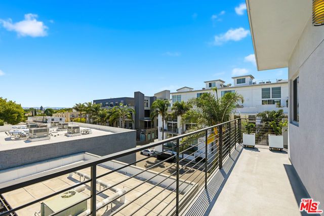 13337 Beach Avenue 403, Los Angeles, CA 90292