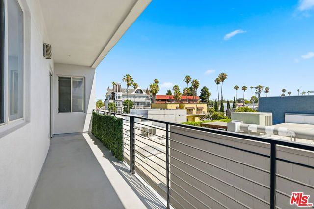13337 Beach Avenue 403, Los Angeles, CA 90292