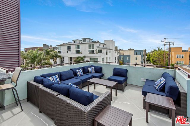 13337 Beach Avenue 403, Los Angeles, CA 90292