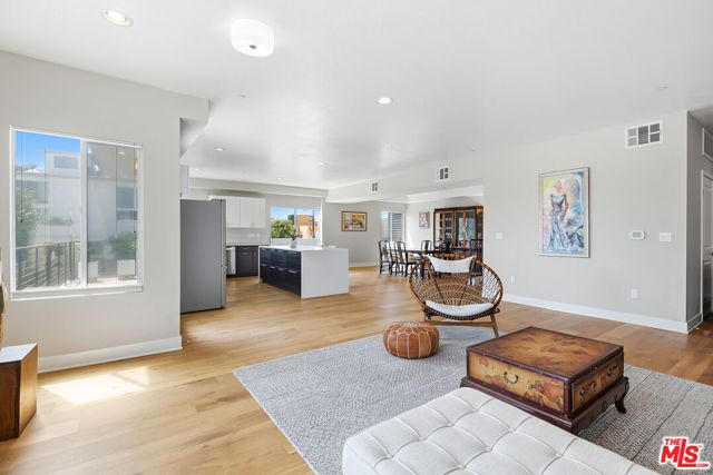 13337 Beach Avenue 403, Los Angeles, CA 90292