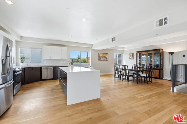 13337 Beach Avenue 403, Los Angeles, CA 90292