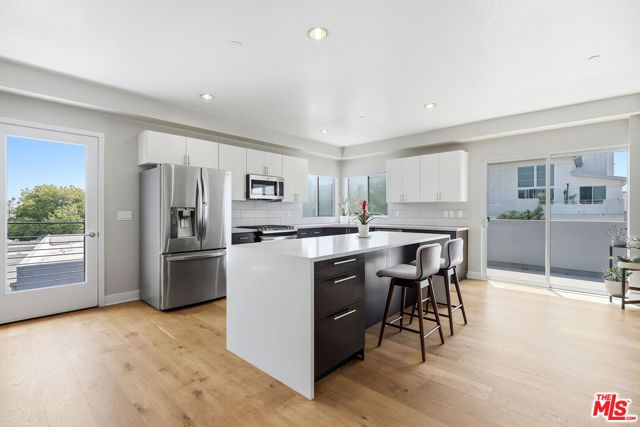 13337 Beach Avenue 403, Los Angeles, CA 90292