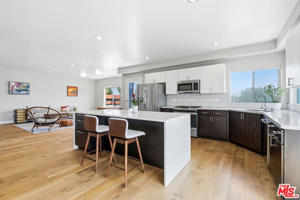 13337 Beach Avenue 403, Los Angeles, CA 90292