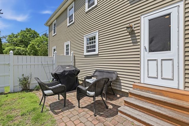 1 Valley View Rd, Wayland, MA 01778
