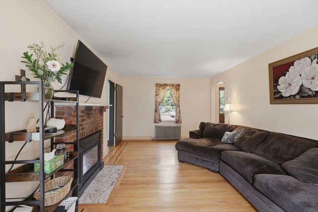 1 Valley View Rd, Wayland, MA 01778