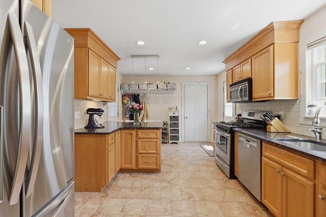1 Valley View Rd, Wayland, MA 01778