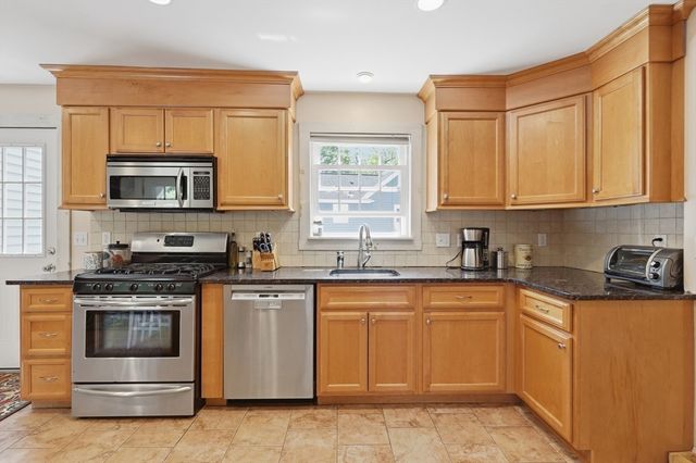 1 Valley View Rd, Wayland, MA 01778