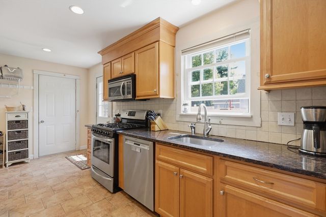 1 Valley View Rd, Wayland, MA 01778