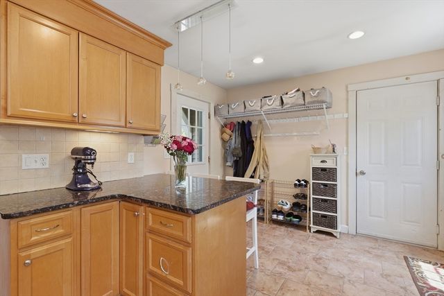 1 Valley View Rd, Wayland, MA 01778