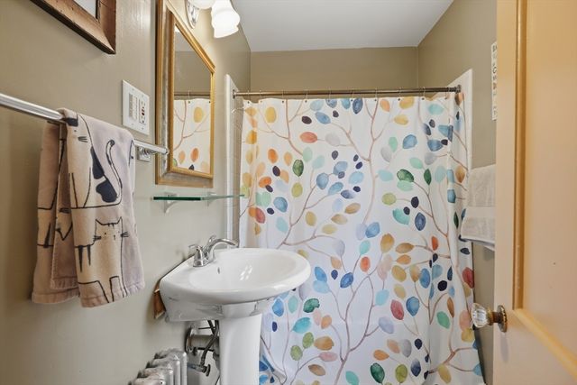 1 Valley View Rd, Wayland, MA 01778