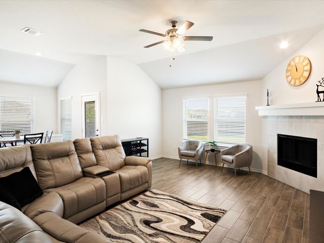 712 Presidio Street, Aubrey, TX 76227