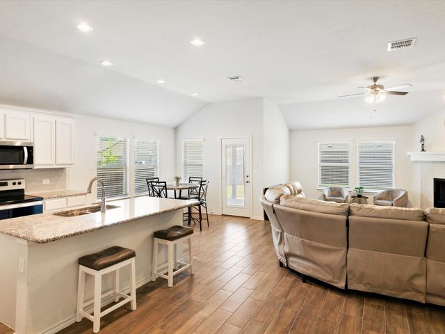 712 Presidio Street, Aubrey, TX 76227