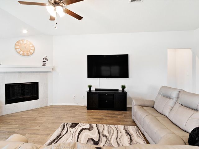 712 Presidio Street, Aubrey, TX 76227