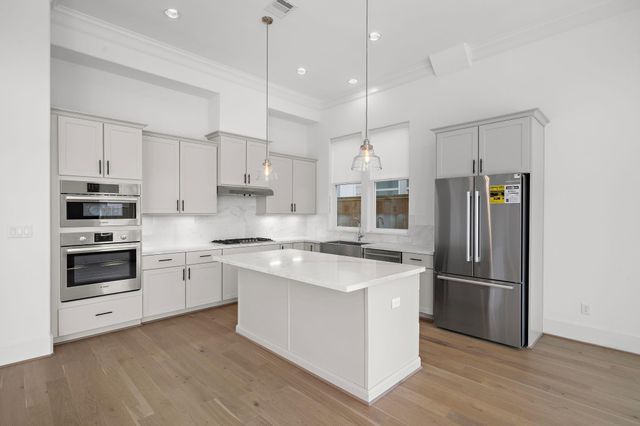 1005 Golden Nectar, Houston, TX 77008