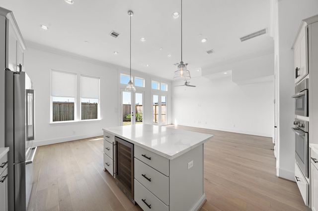 1005 Golden Nectar, Houston, TX 77008