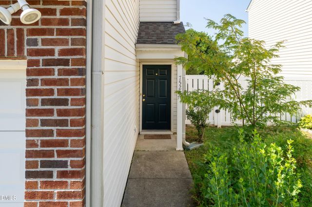 7524 Brighton Hill Lane, Raleigh, NC 27616